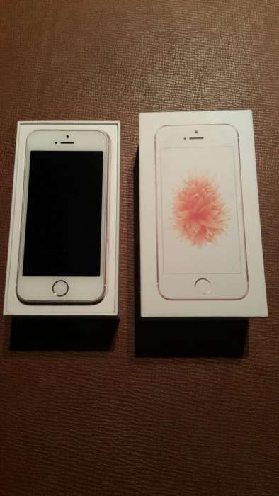 Iphone SE 16 gig rose gold with box and accessories